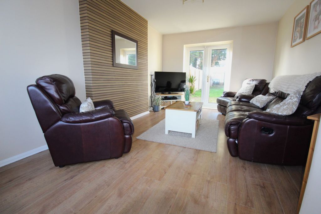 Property photo 2 of 16 Lounge