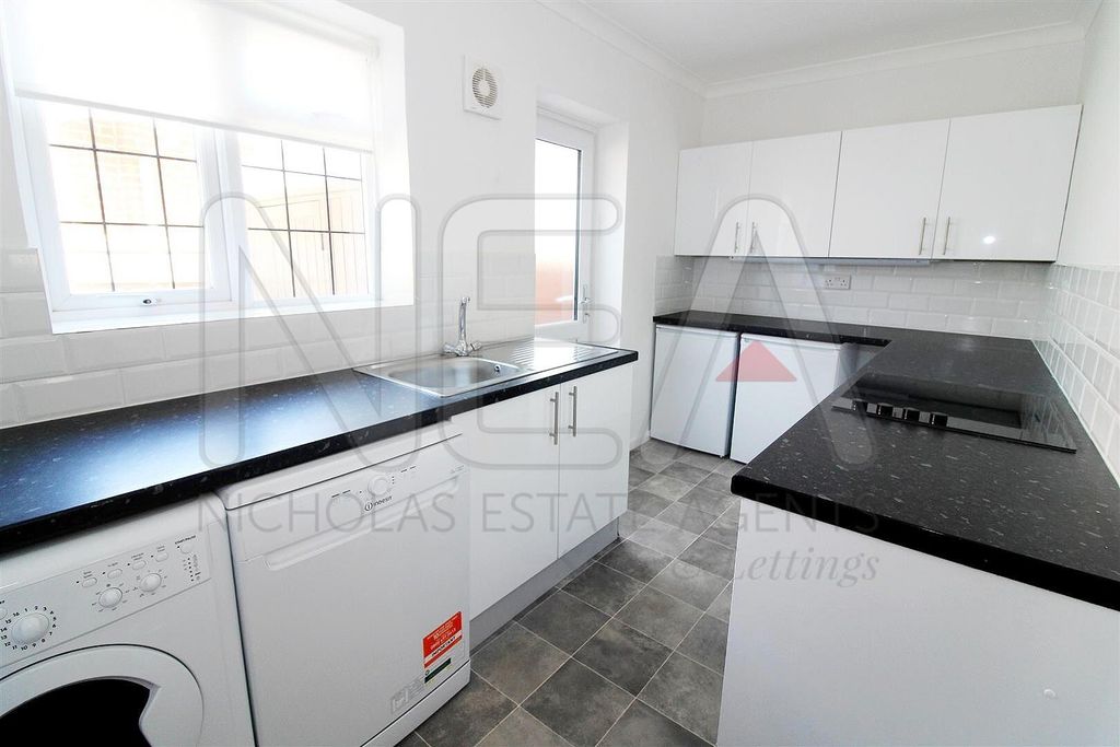 Property photo 2 of 11 Kitchen