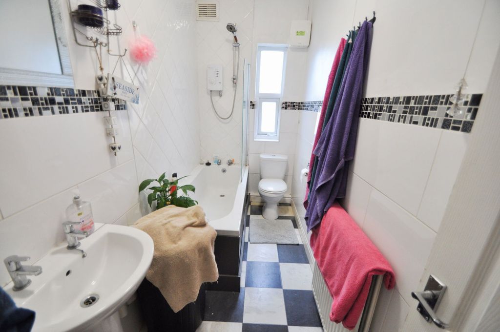 Property photo 3 of 33