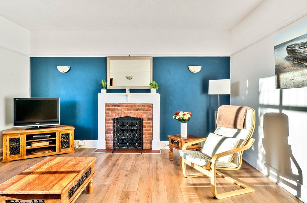 Property photo 3 of 19 Sitting Room