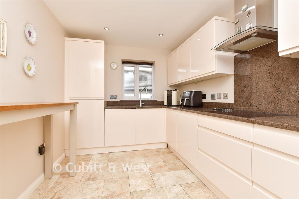 Property photo 3 of 15 Kitchen