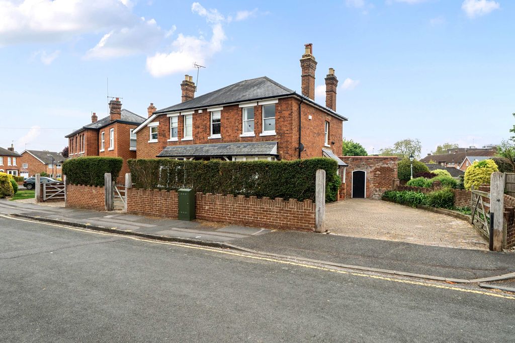 Property photo 1 of 12