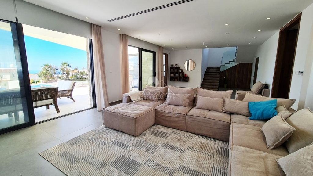 Property photo 2 of 42