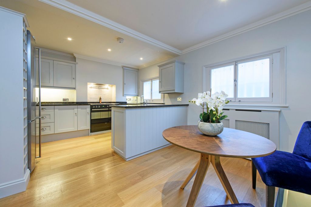 Property photo 3 of 11 03