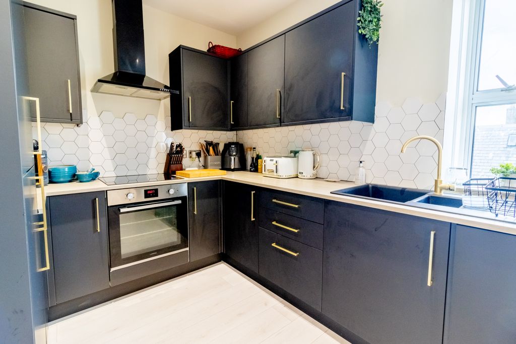 Property photo 2 of 31 Kitchen