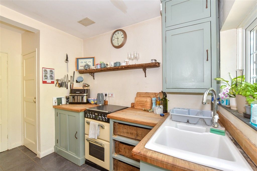 Property photo 1 of 11 Kitchen