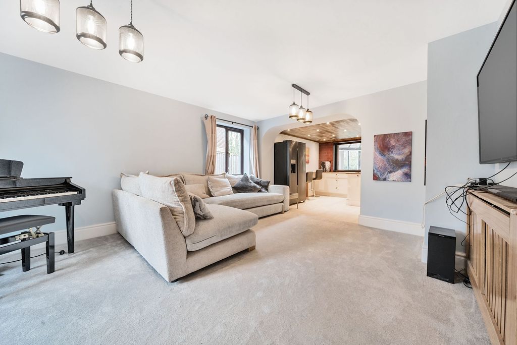 Property photo 2 of 17