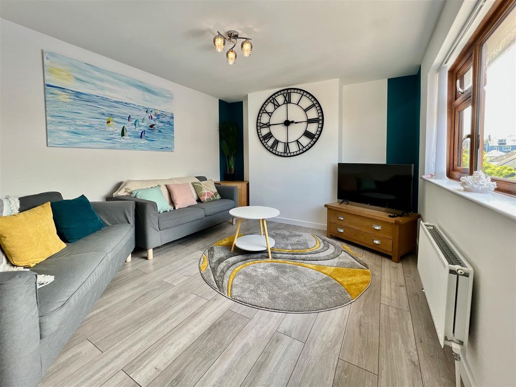 Property photo 2 of 13 Flat 2 Garrow Court 2.Jpg