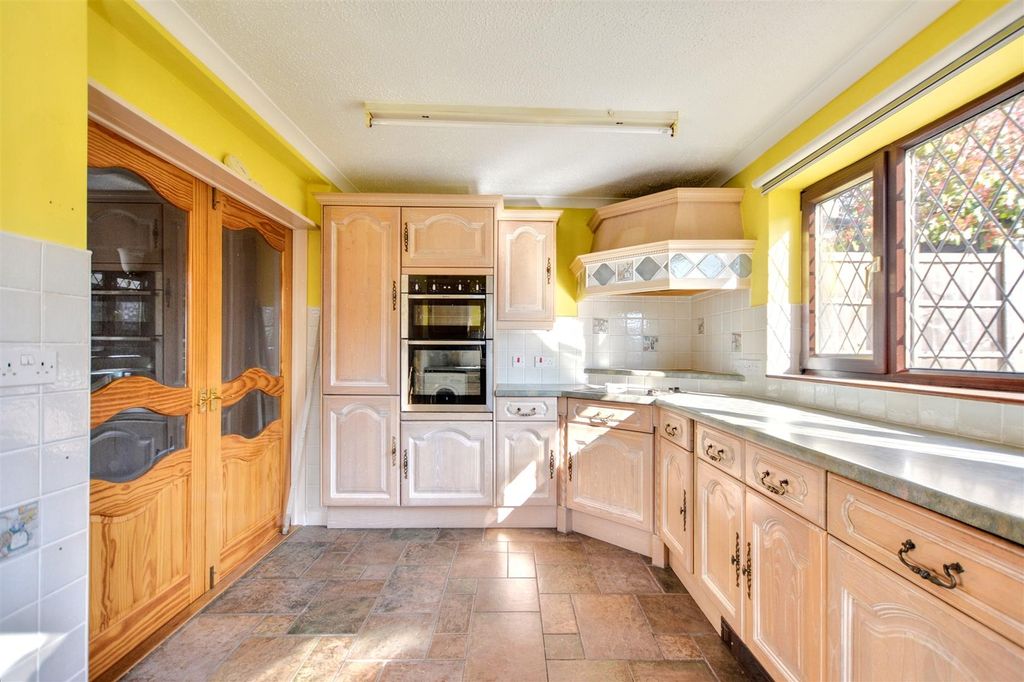 Property photo 3 of 19 Kitchen_3.Jpeg