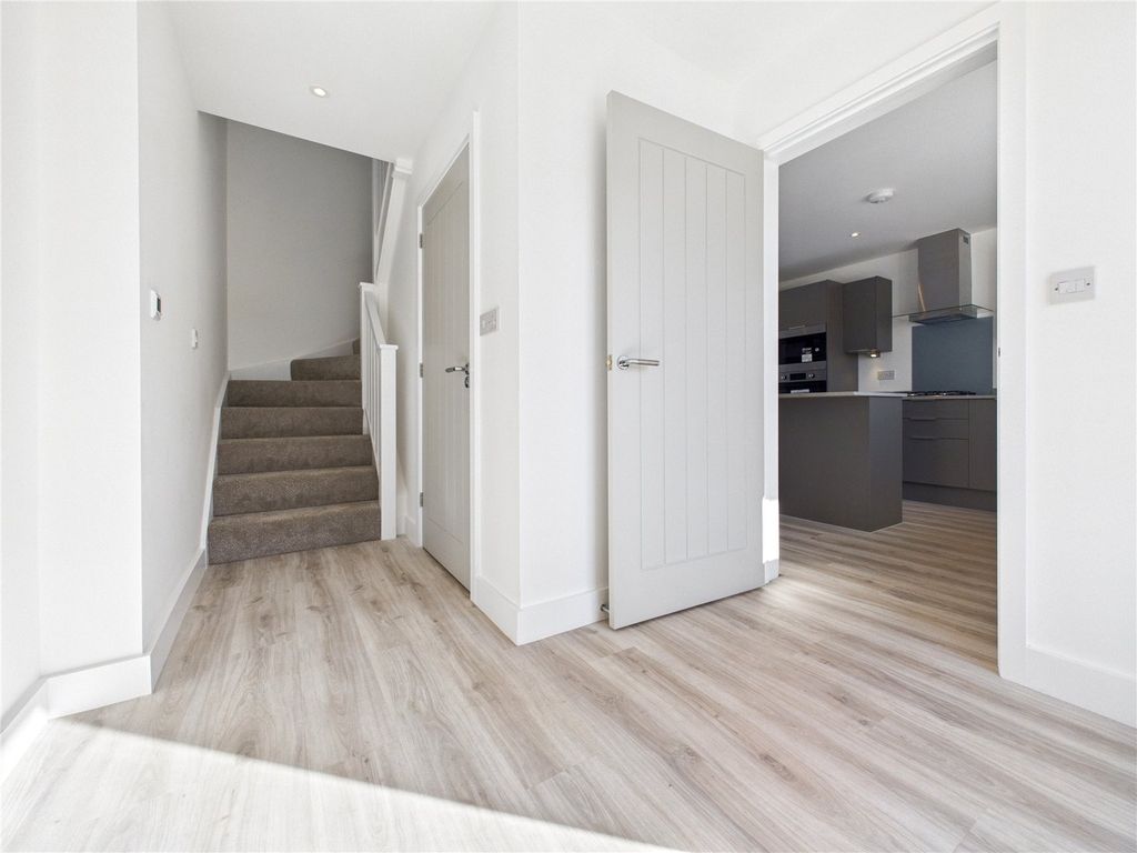 Property photo 3 of 18 Picture 3