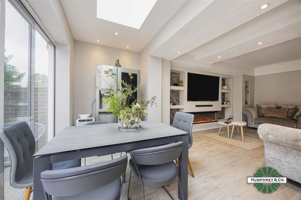 Property photo 1 of 25 564 Upper Brentwood Road -018.Jpg