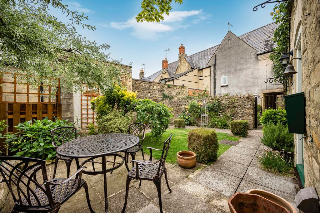 Property photo 2 of 29 Picture No. 52