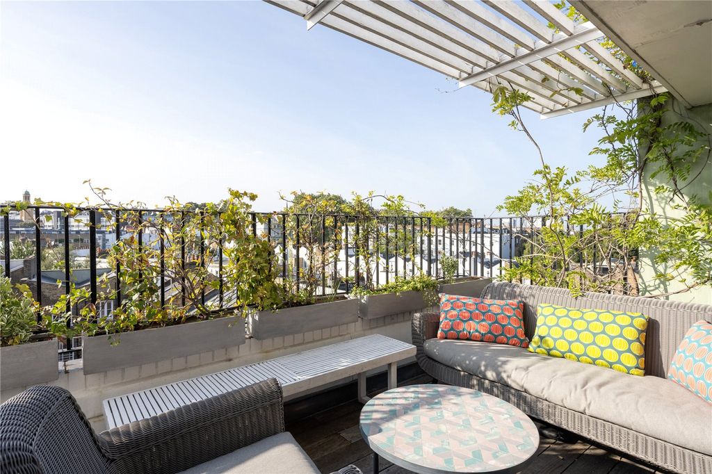 Property photo 1 of 17 Balcony