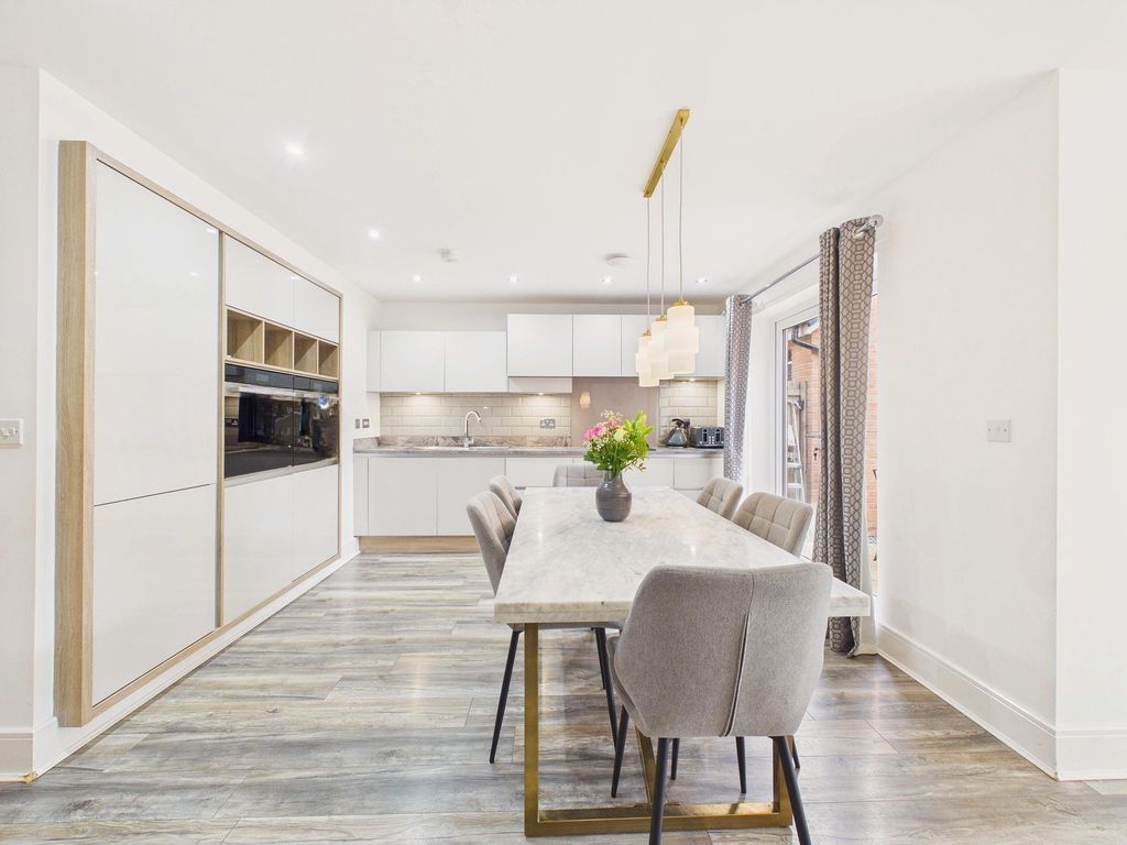Property photo 2 of 15 Dining Kitchen