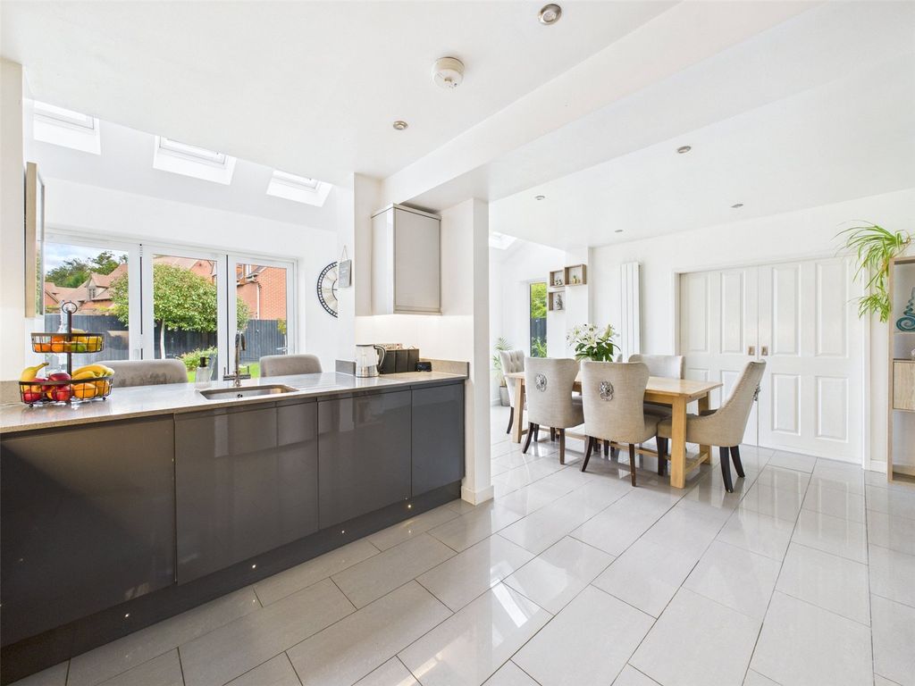 Property photo 2 of 16 Picture No. 11