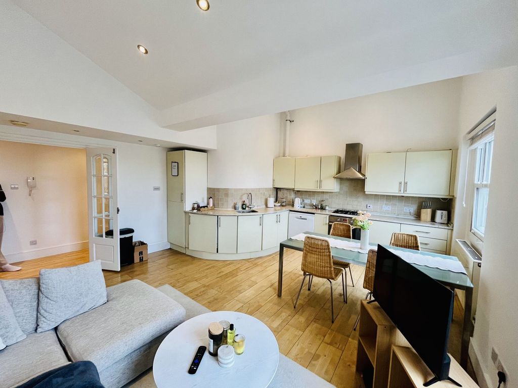 Property photo 2 of 8 Photo 16