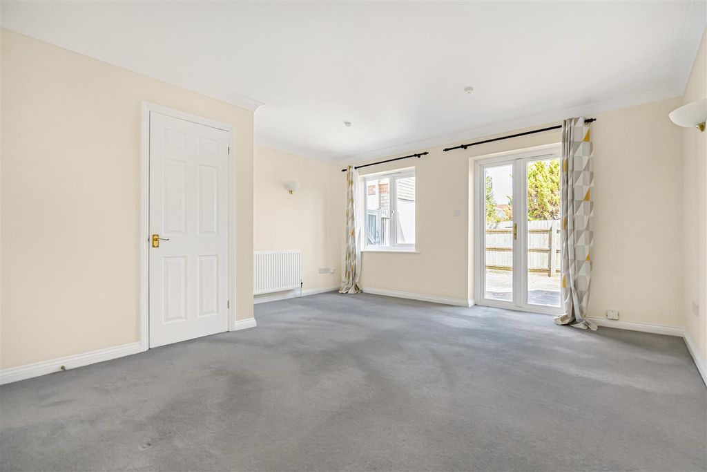 Property photo 2 of 17 12_88224.Jpg