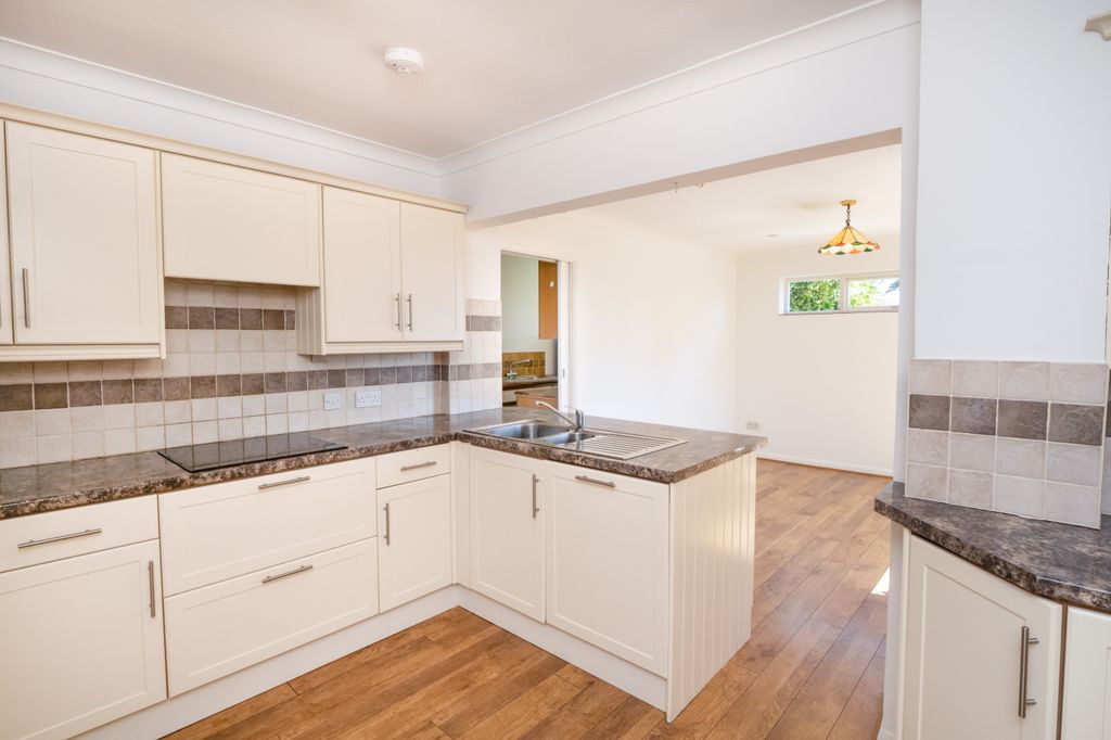 Property photo 2 of 32