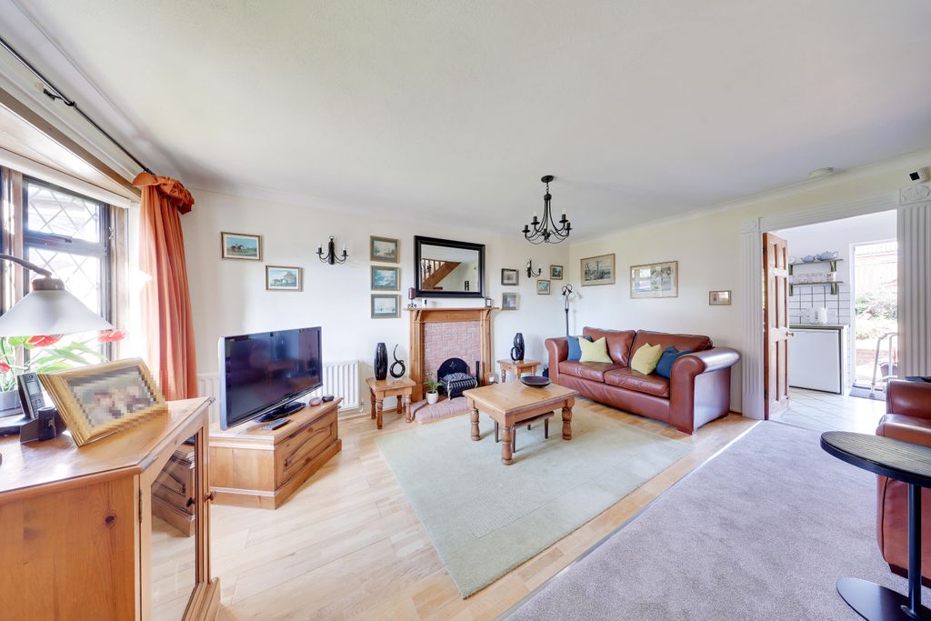 Property photo 2 of 16