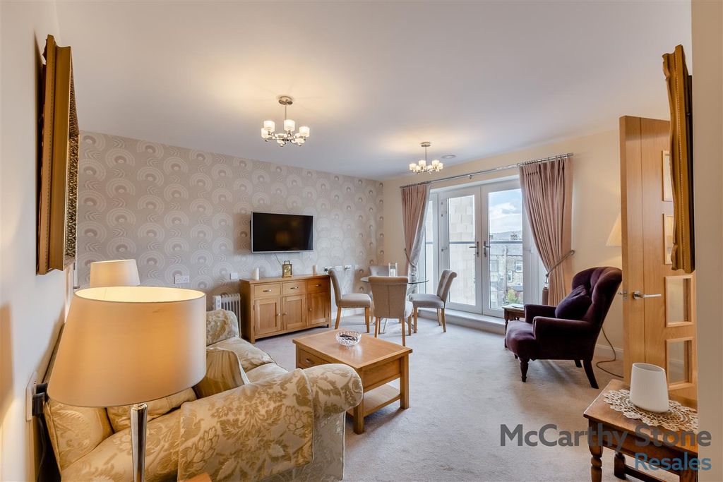 Property photo 2 of 28 8639913-Interior01.Jpg