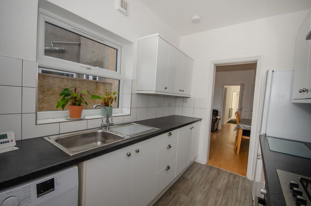 Property photo 3 of 19 Kitchen Pic 2.Jpg