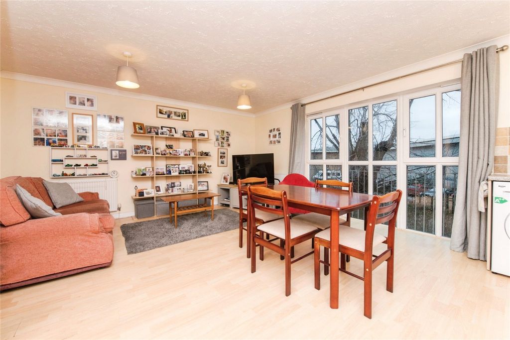 Property photo 2 of 7 Picture No. 10