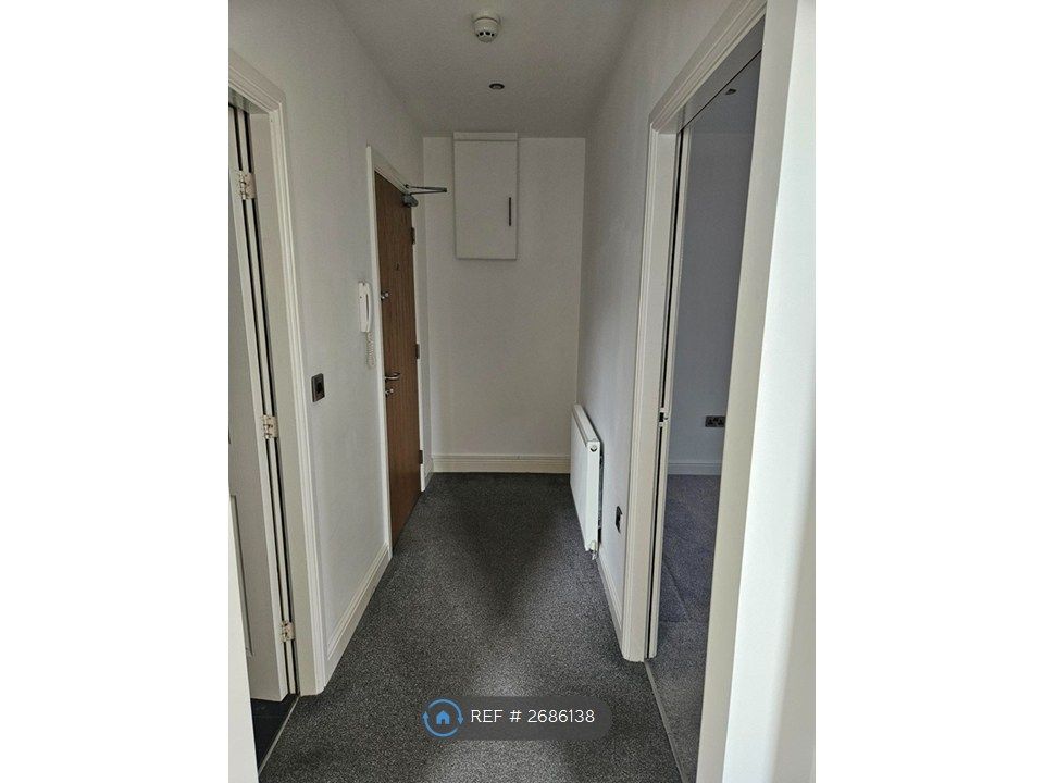 Property photo 2 of 10 Hallway