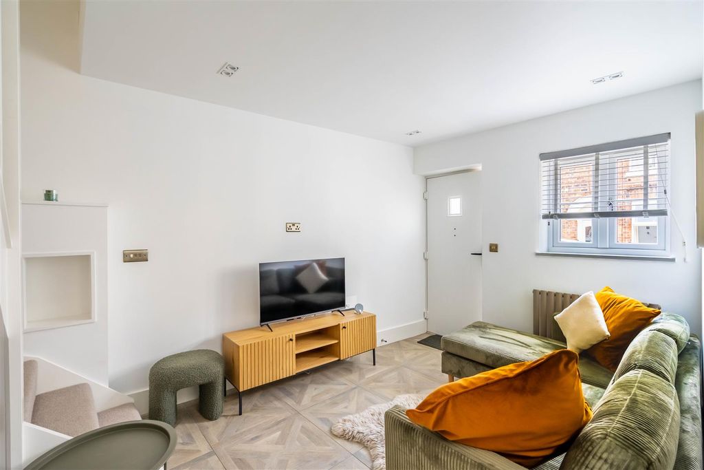 Property photo 1 of 11 9c Upper Hanover St Exports_-6.Jpg