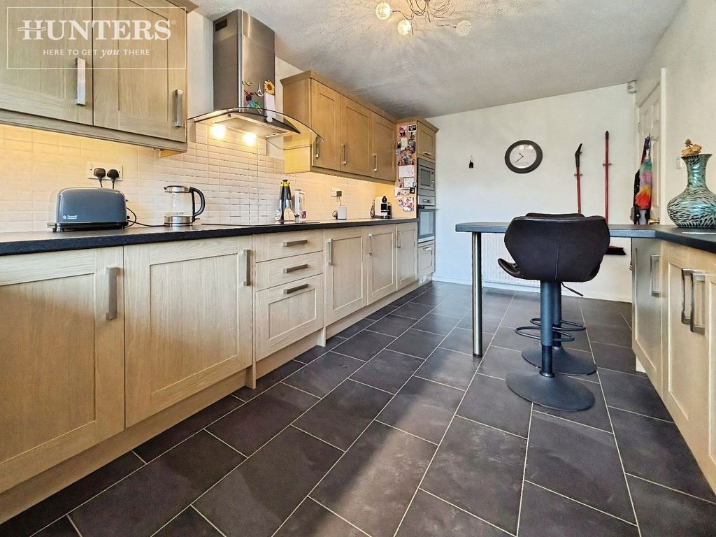 Property photo 3 of 20 Pbox-Kitchen-340588.Jpg