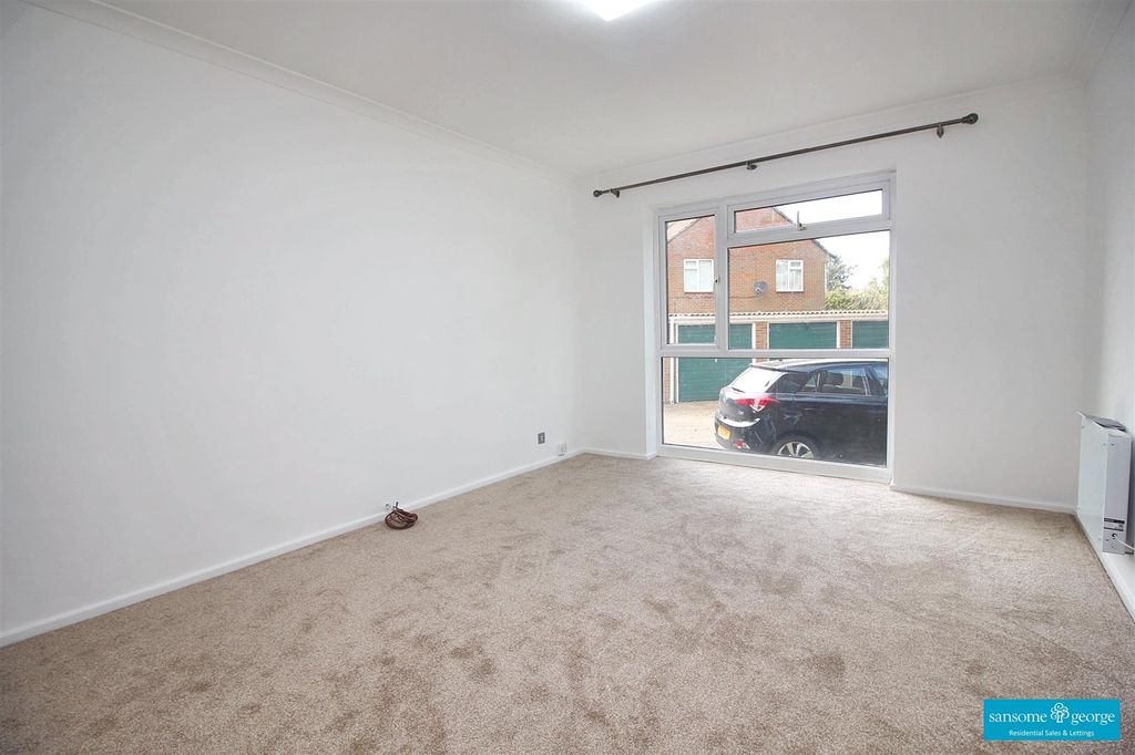 Property photo 2 of 16 Living Room