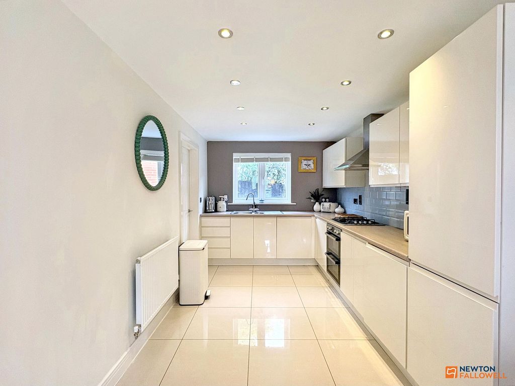 Property photo 3 of 33 Kitchen/Diner