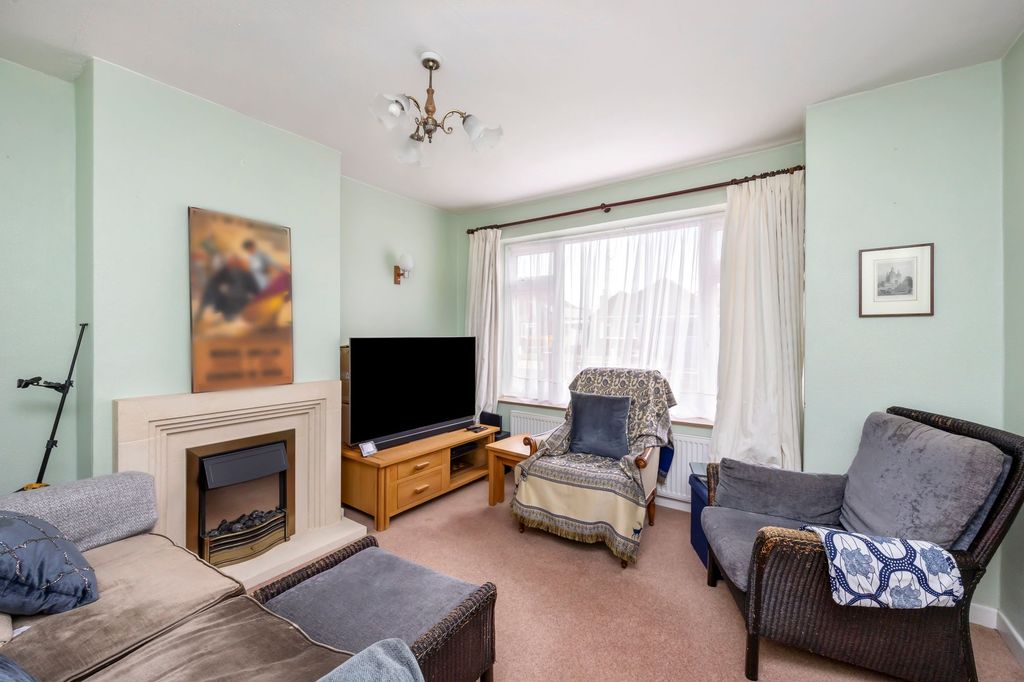 Property photo 2 of 25