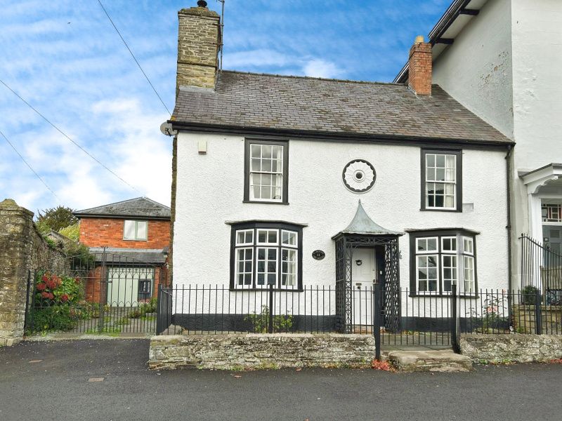 Property photo 1 of 11 Period Townhouse