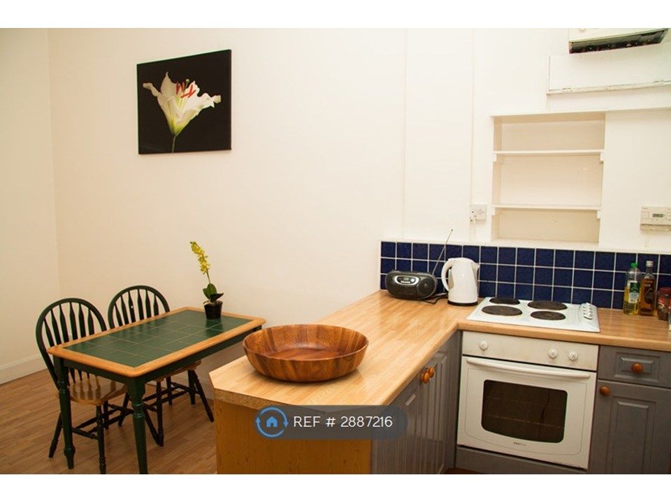 Property photo 2 of 10 Kitchen 1