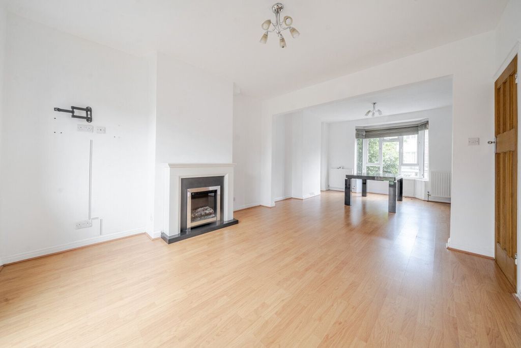 Property photo 2 of 10 Picture No. 03