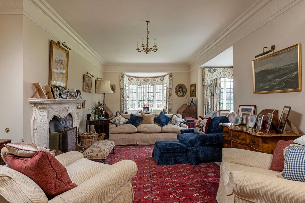 Property photo 3 of 26 Living Riin