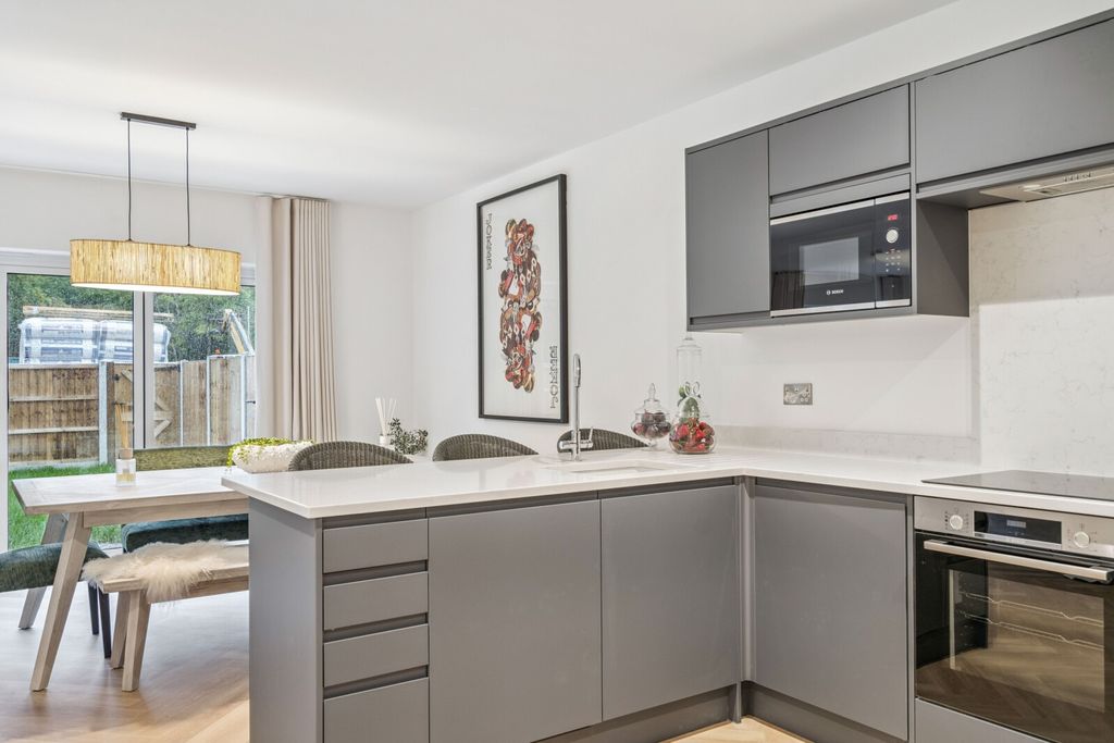 Property photo 3 of 30 Kitchen