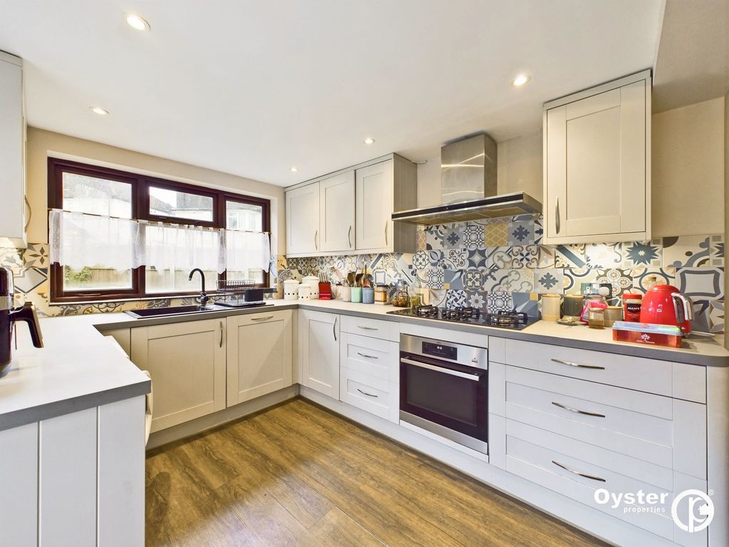 Property photo 2 of 15 Kitchen