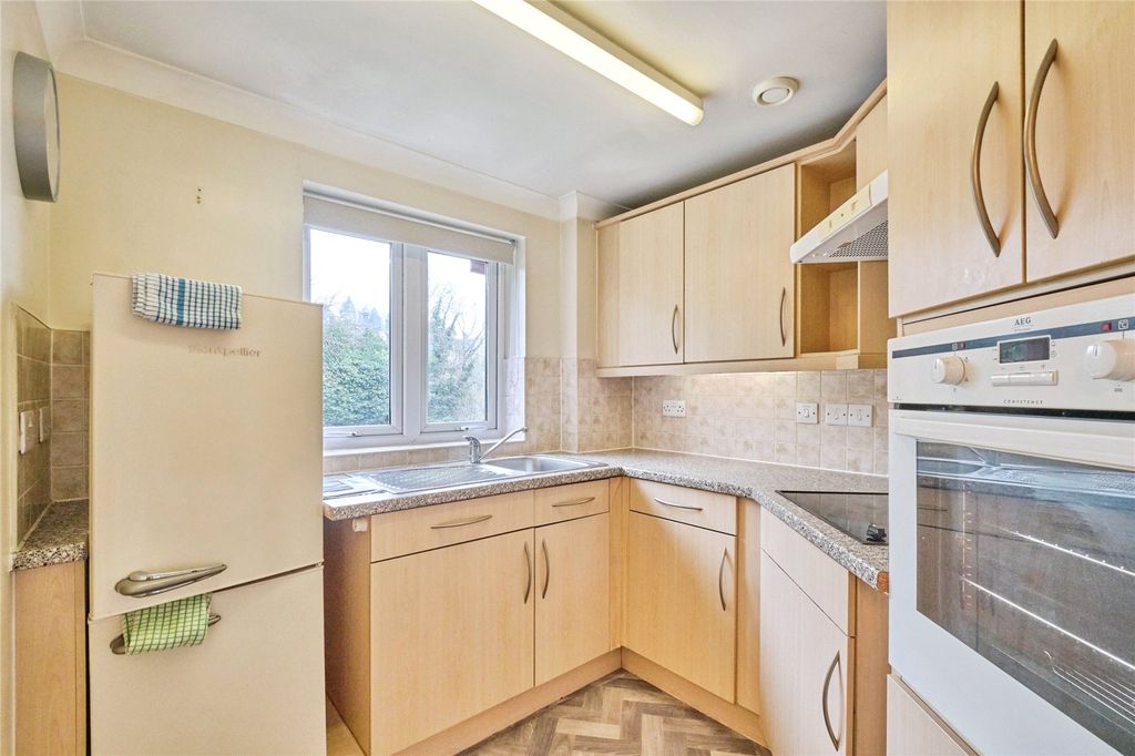 Property photo 3 of 11 Kitchen