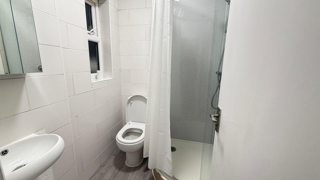 Property photo 3 of 5 Bathroom