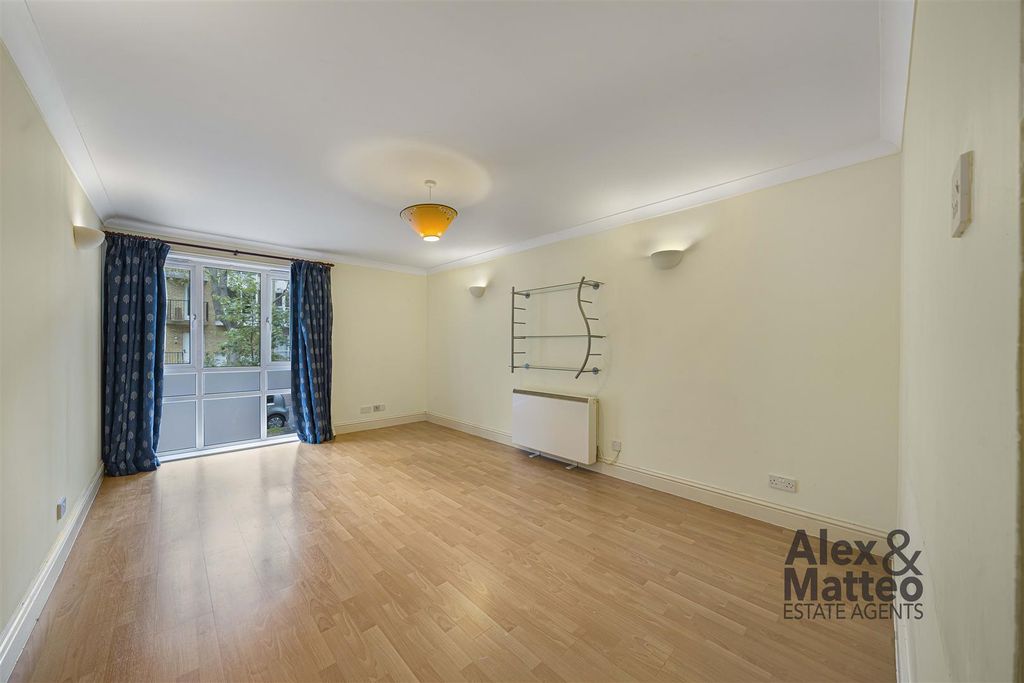 Property photo 2 of 22 Rainbow Quay