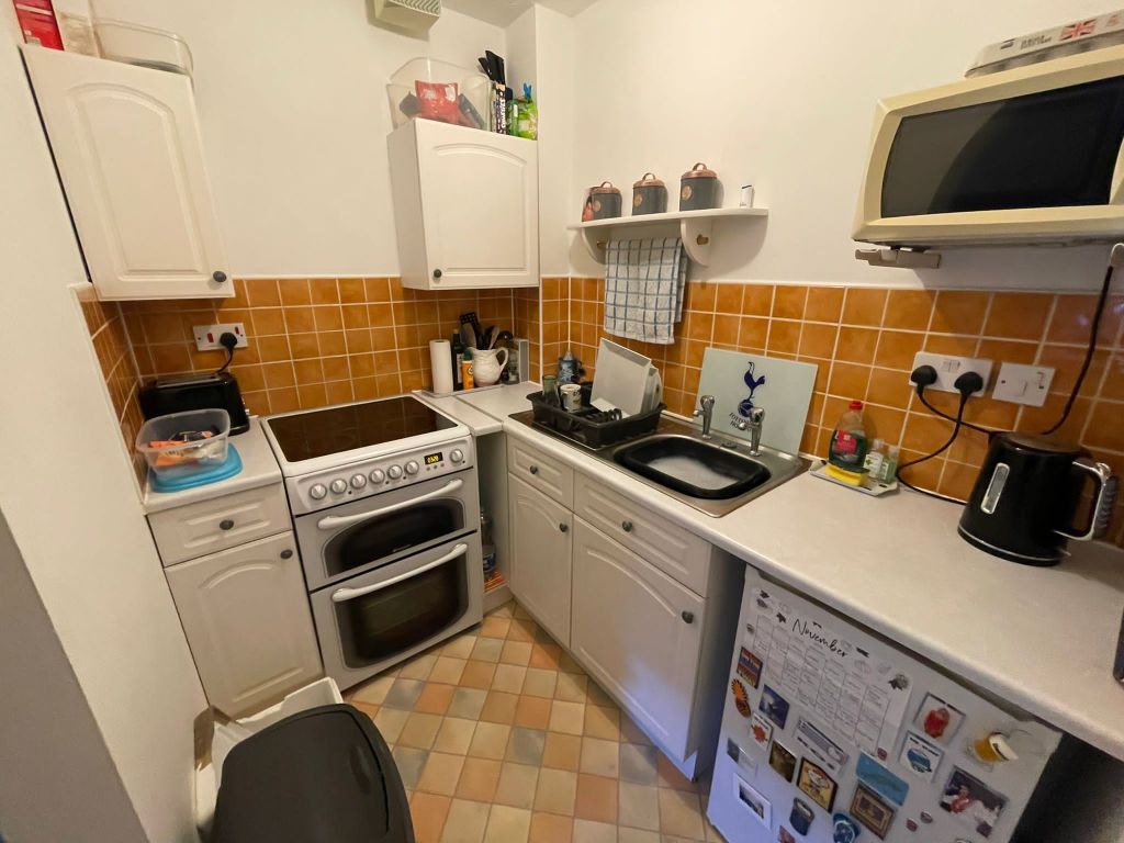 Property photo 1 of 4 Kitchen