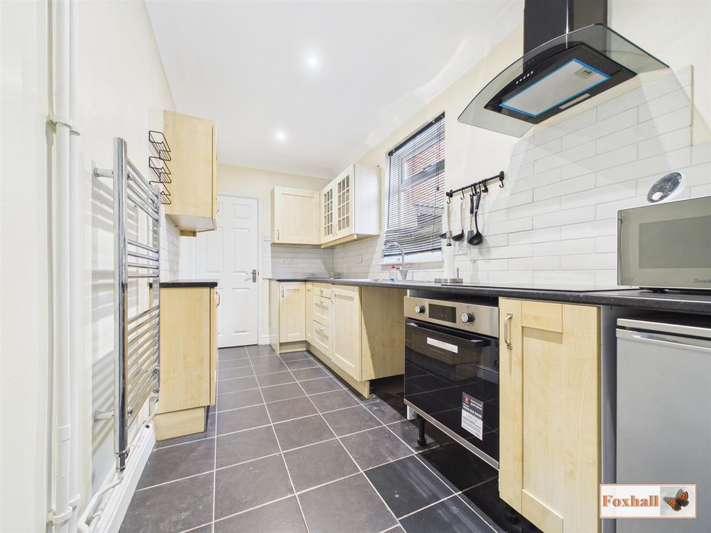 Property photo 3 of 16 Kitchen