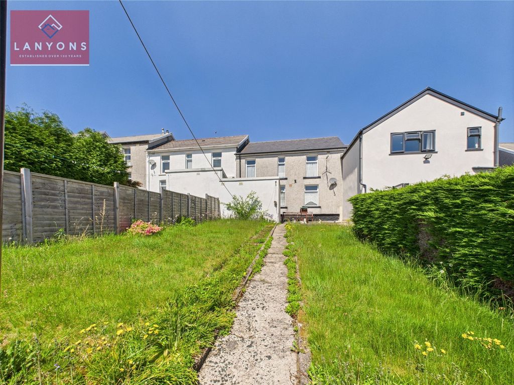 Property photo 2 of 17 Picture No. 11