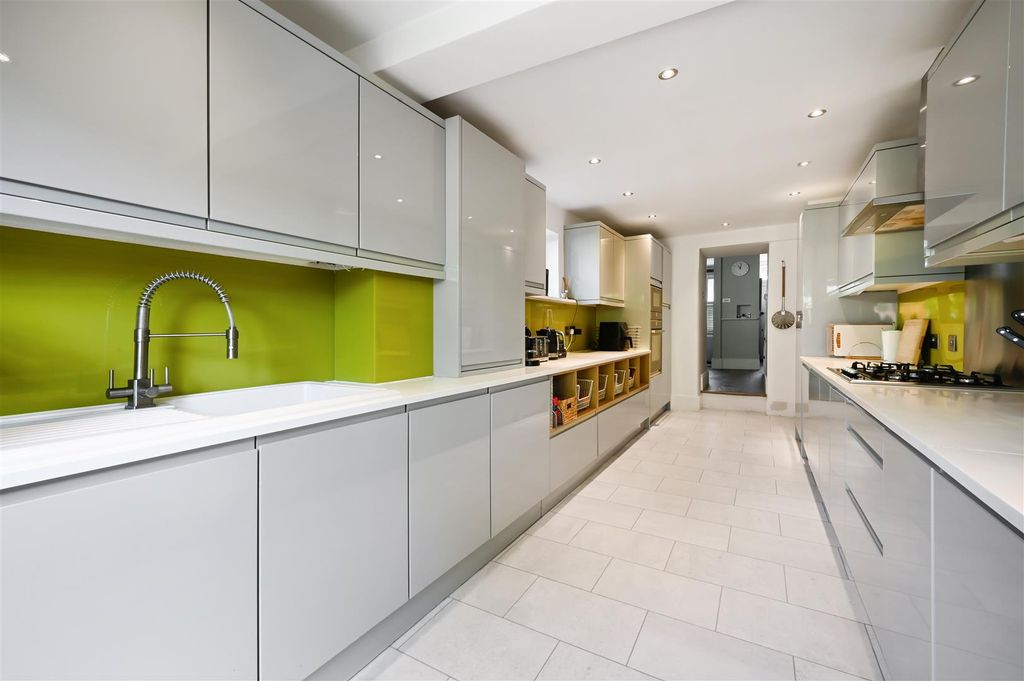 Property photo 2 of 12 Haydons Road, 21 (6).Jpg