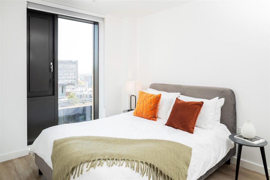 Property photo 2 of 11 Selectproperty-Circlesquare(49).Jpg