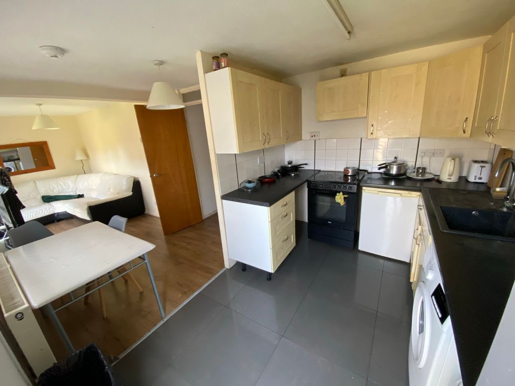 Property photo 1 of 6 Kitchen