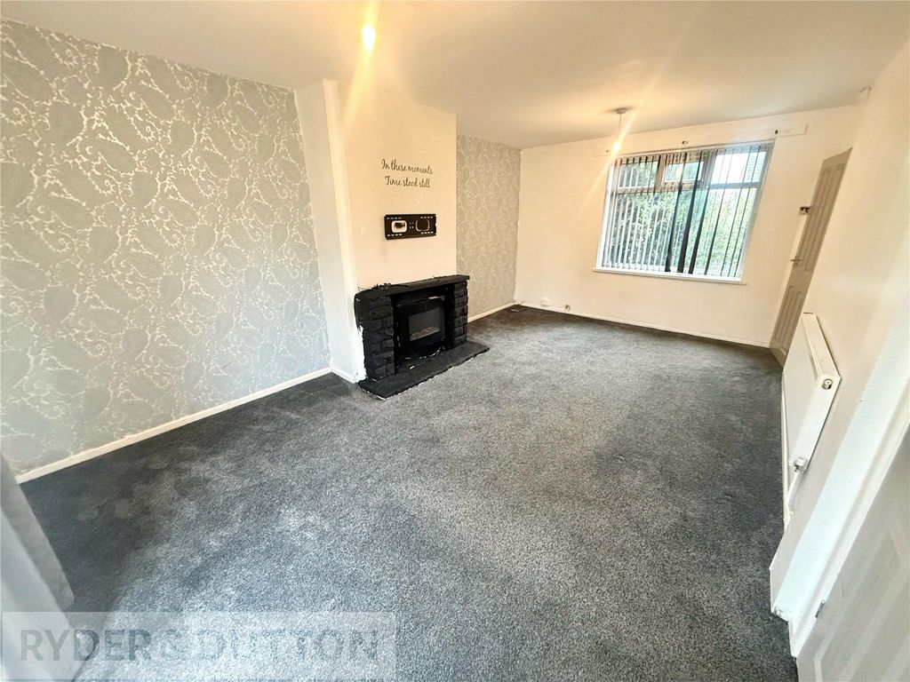 Property photo 3 of 19 Lounge