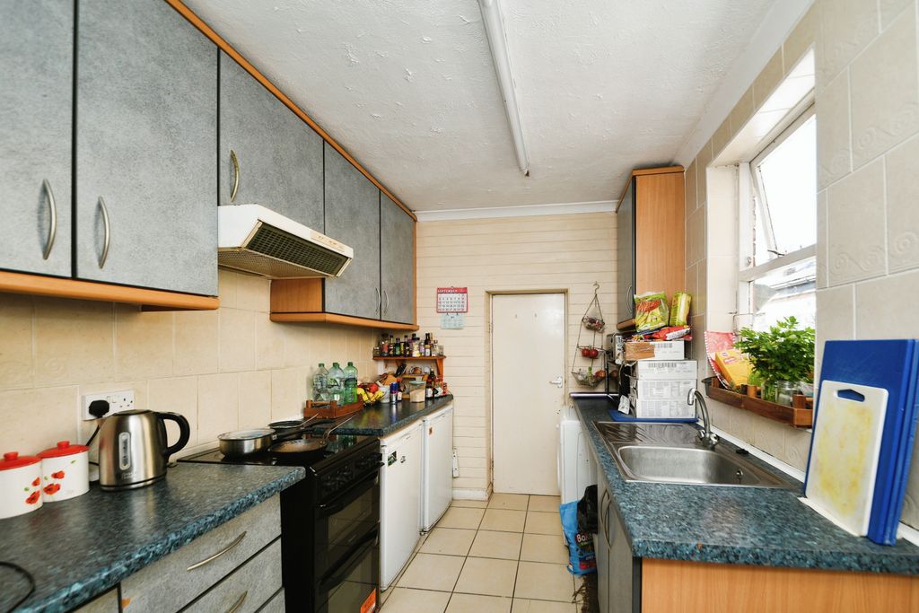 Property photo 3 of 15 Kitchen
