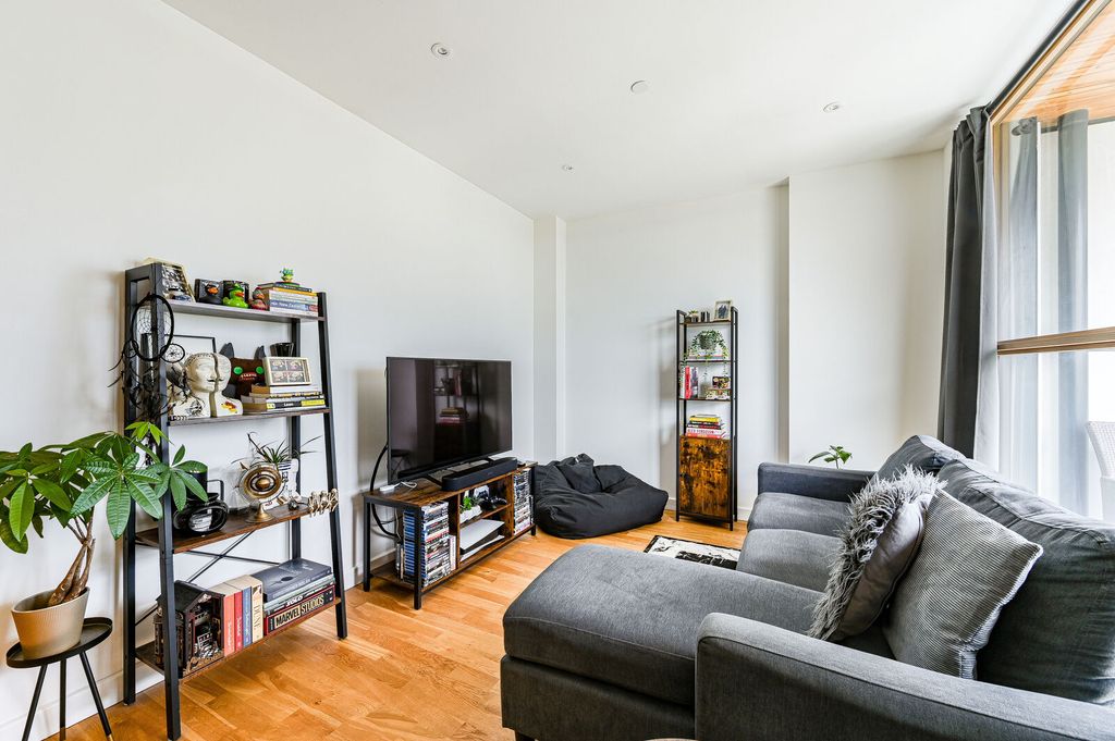 Property photo 3 of 11